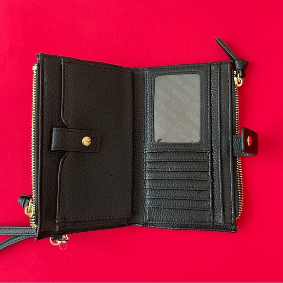 Steve Madden Double Wristlet in Black. - Picture 2 of 6